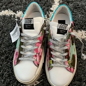 New with tags golden goose high star sneakers sz39.